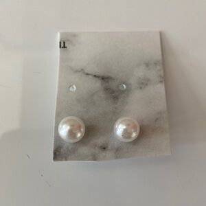 🆕 Elegant White Pearl Stud Earrings